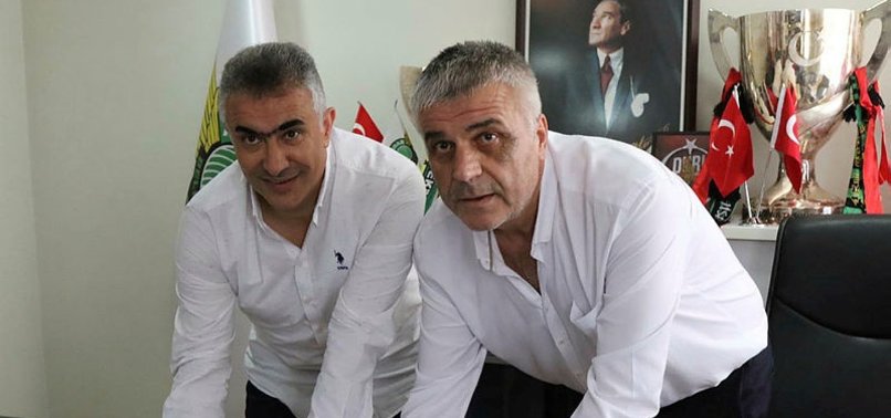Akhisarspor, Mehmet Altıparmak ile imzaladı